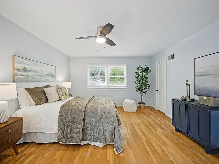 724 Yorkshire Dr — Photo 11