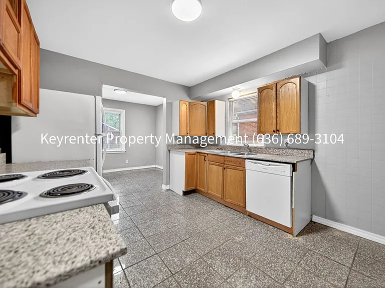 5936 Theodore Ave — Photo 5