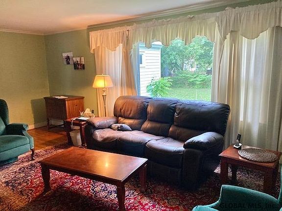 3rd image of 38 Arbor Dr