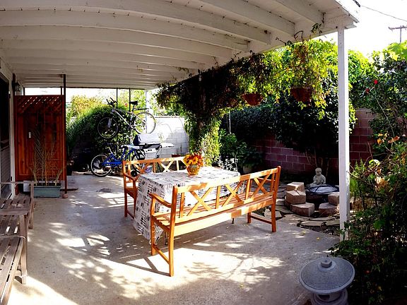 Common Area Patio & Seating