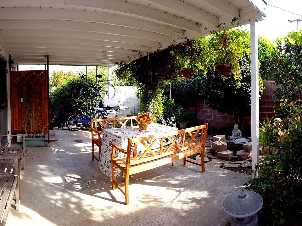 Common Area Patio & Seating