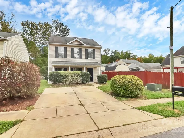 5435 Henderson Oaks Dr, Charlotte, NC 28269