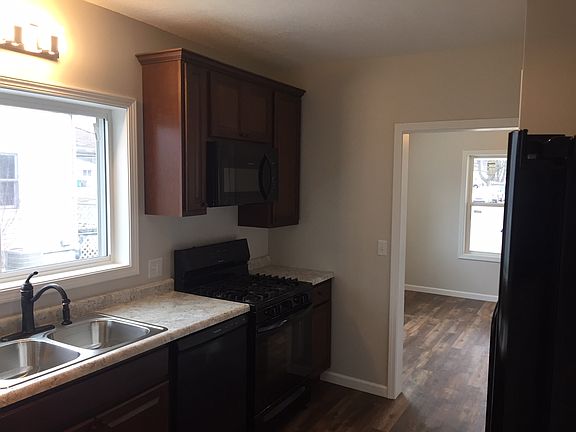 3rd image of 304 N Lakeview Ave