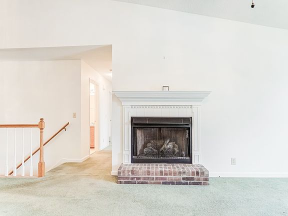5th image of 29 Rolling Meadows Dr