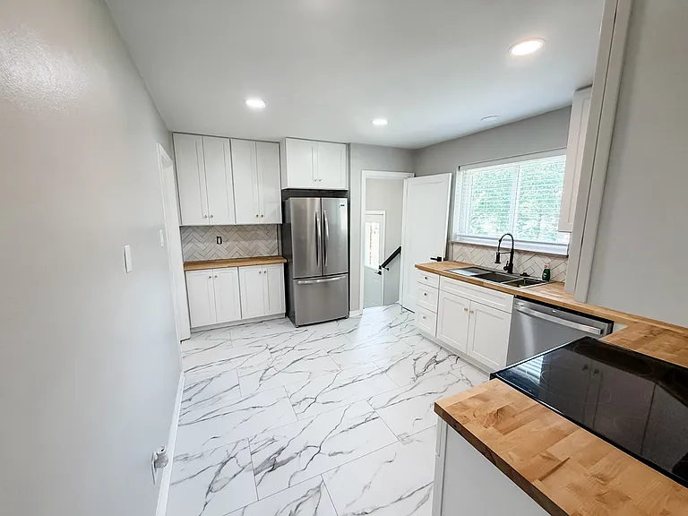 9023 Southview Ln — Photo 6