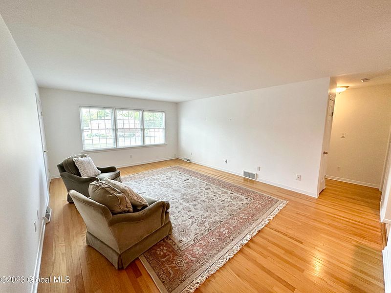 5th image of 11 Kensington Court Apt 3