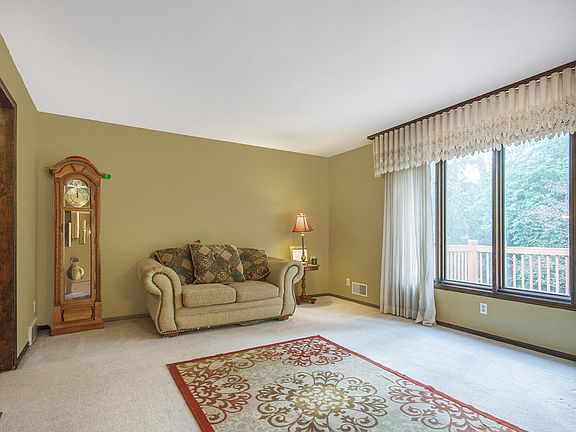 3rd image of 4689 Kimball Ave SE