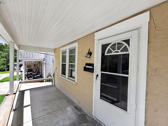 5th image of 4715 Victory Ave