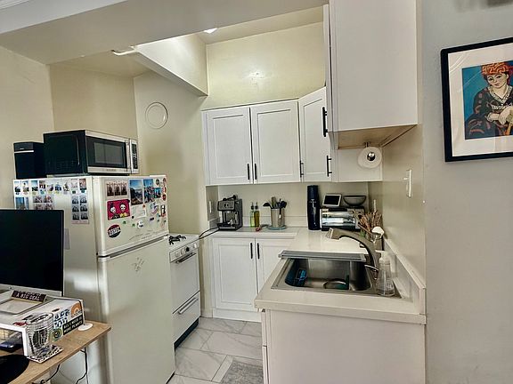 5th image of 2335 Larkin St #32