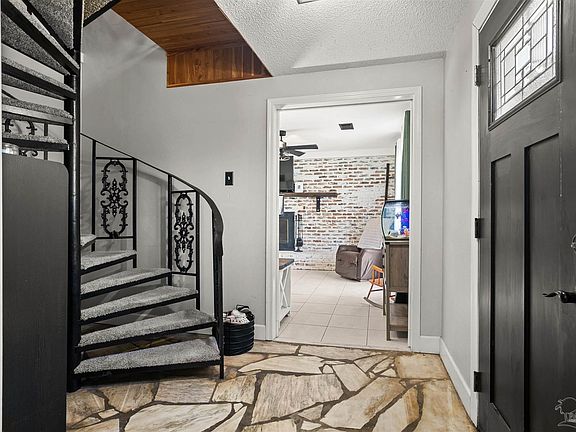 4th image of 5012 Beck Ave