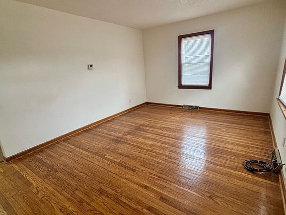 2nd image of 1700 Sonne Ave