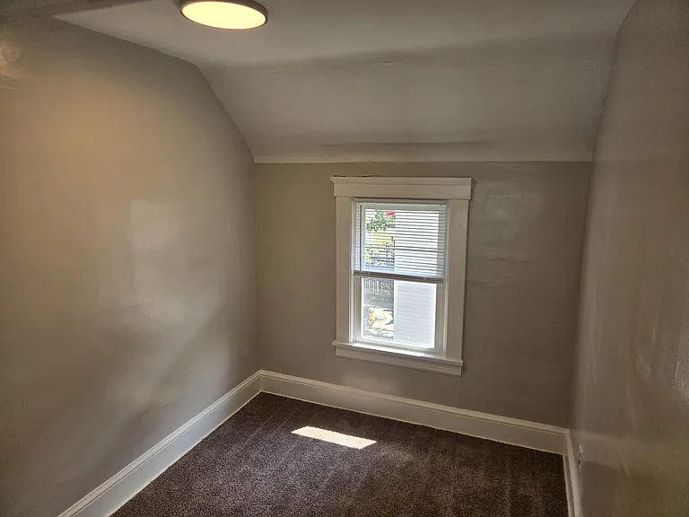1136 W 9th St — Photo 13