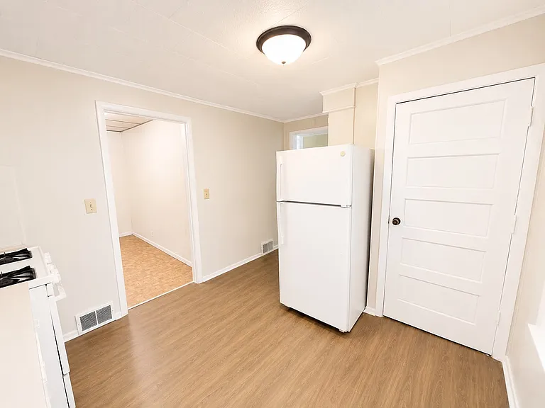 1727 Marne Ave — Photo 3