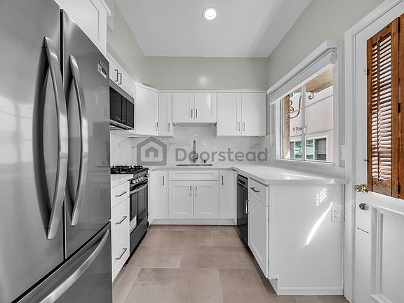 5th image of 1118 19th St APT 4