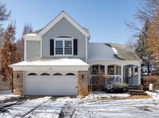 704 Violet Cir, Naperville, IL 60540