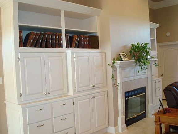 Family Room Fireplace/Builtins