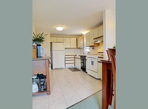 5th image of 63 Stafford St #B