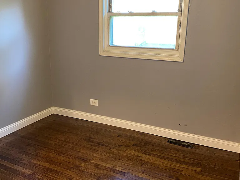 13240 S Saint Lawrence Ave — Photo 2