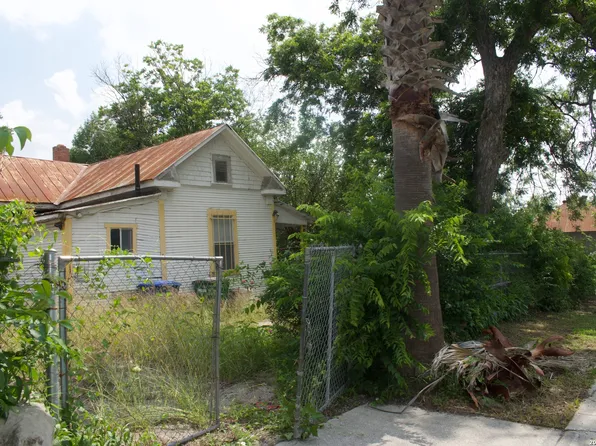 601 N Chupaderas, San Antonio, TX 78207