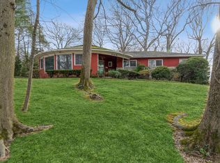 75 Peach Dr, Roslyn, NY 11576