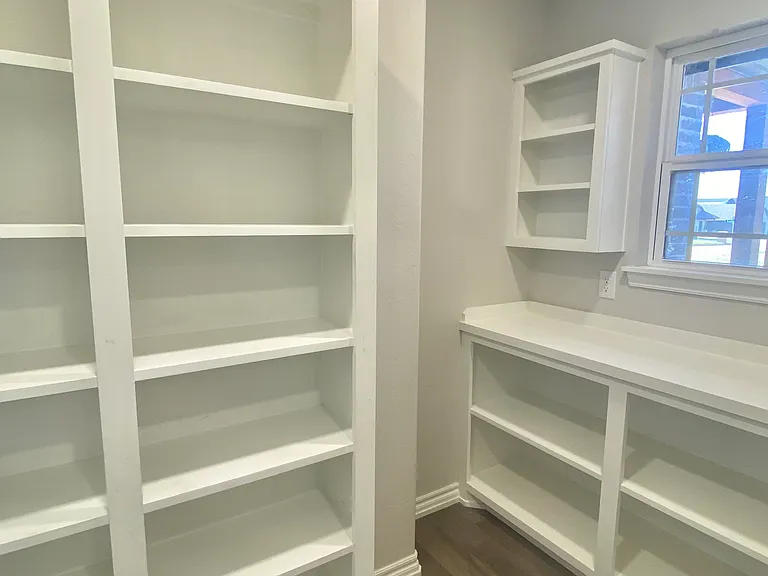 210 Meadowlark Ln — Photo 11