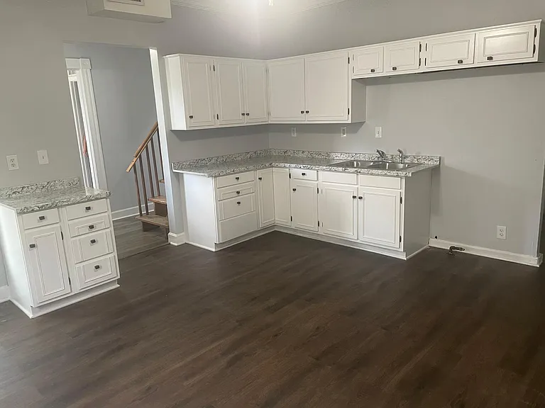 319 Iowa Ave — Photo 5
