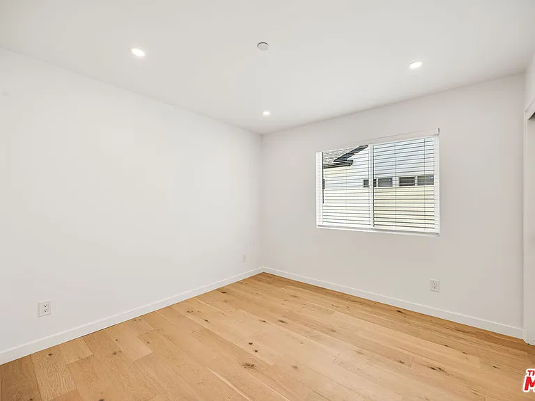 7935 Zelzah Ave — Photo 12