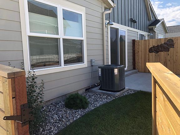 3rd image of 3035 Breeze Ln