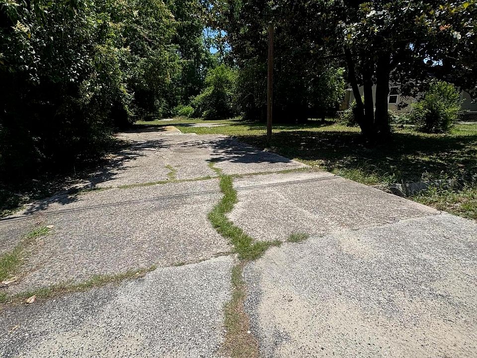 2nd image of 2521 Rhodes Drive