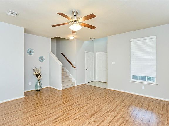 3rd image of 12527 Colony Hill Ln