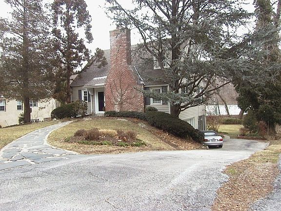 exterior front, driveway