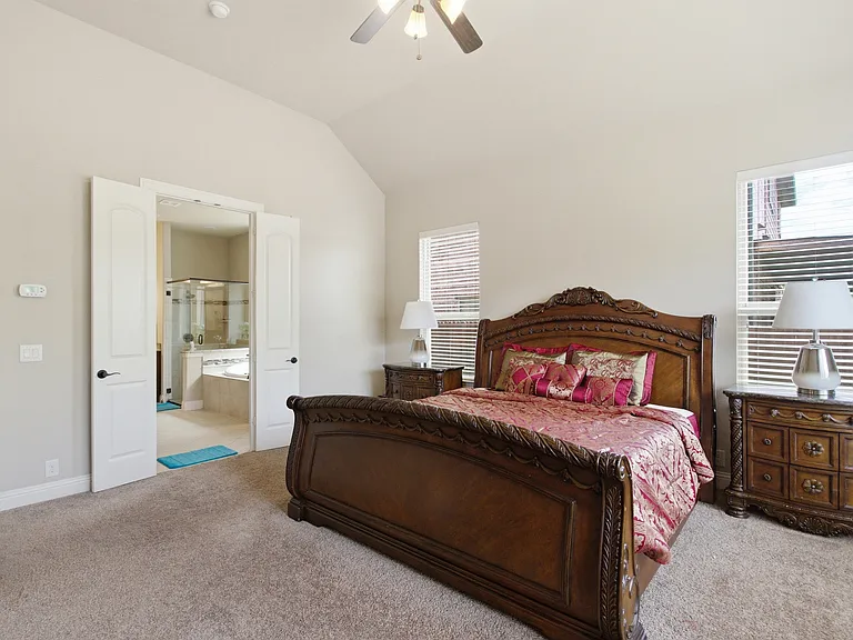 2304 Lynbridge Cir — Photo 18