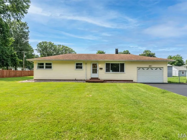 2434 Pine St, Granite City, IL 62040