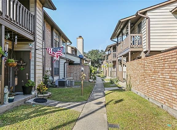 2nd image of 2932 Manhattan Blvd Unit 176