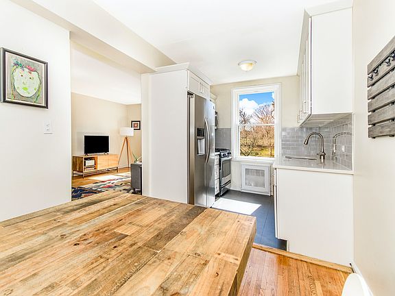 4th image of 3210 Arlington Ave APT 2C