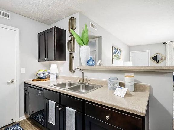 5th image of 3394 Orchard Lake Dr