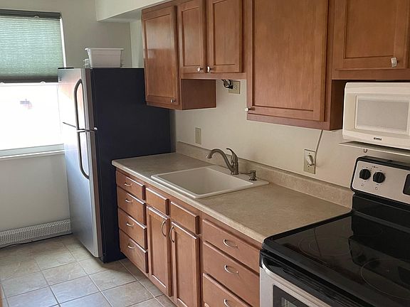 4th image of 13781 Cedar Rd APT 101