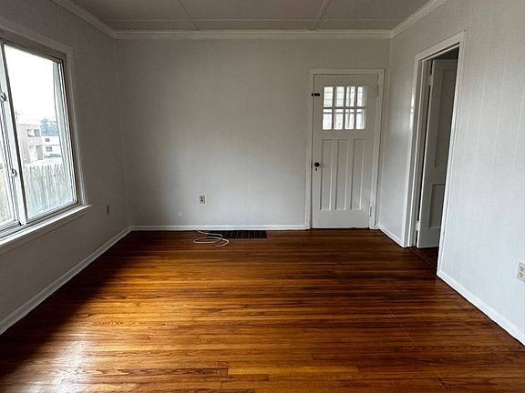 4th image of 27 Howard Rd