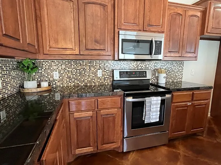 330 Jade Ln — Photo 8