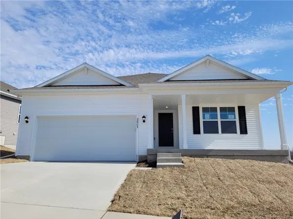 2605 Chan Dr, Adel, IA 50003