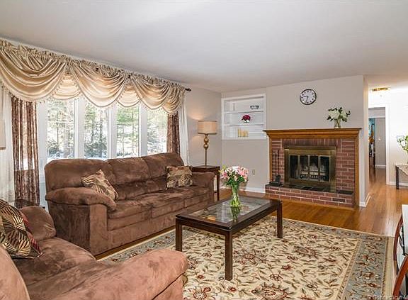 4th image of 42 Westridge Dr