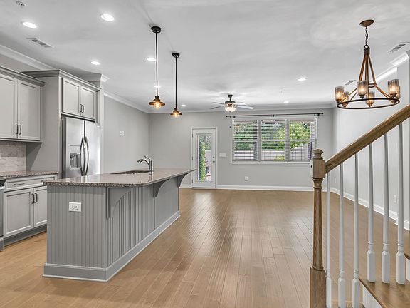 3rd image of 2569 Wellesley Square Dr