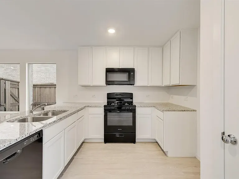 233 Ashbrook St — Photo 9