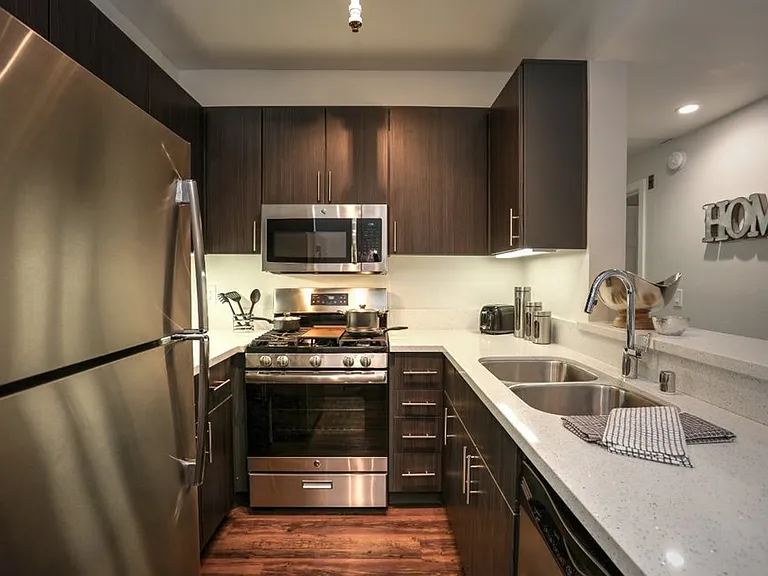 3674 Barham Blvd — Photo 19