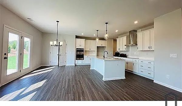 4 bed, 2325 sqft, $2,800 — Photo 2