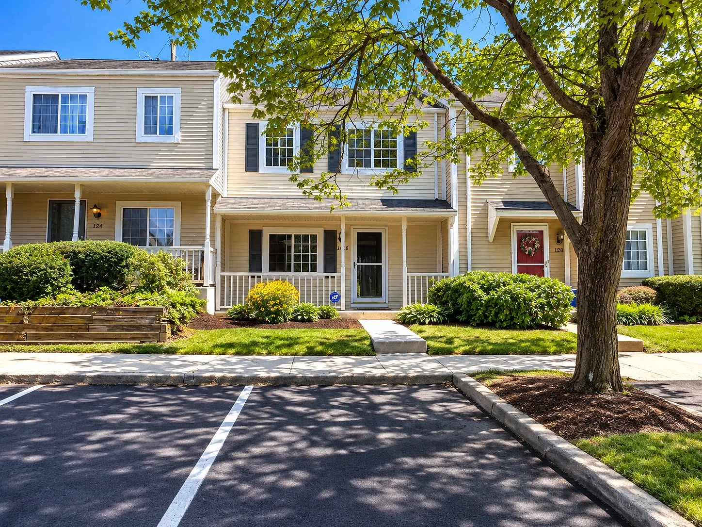 3 bed, 1160 sqft, $2,190 — Photo 1