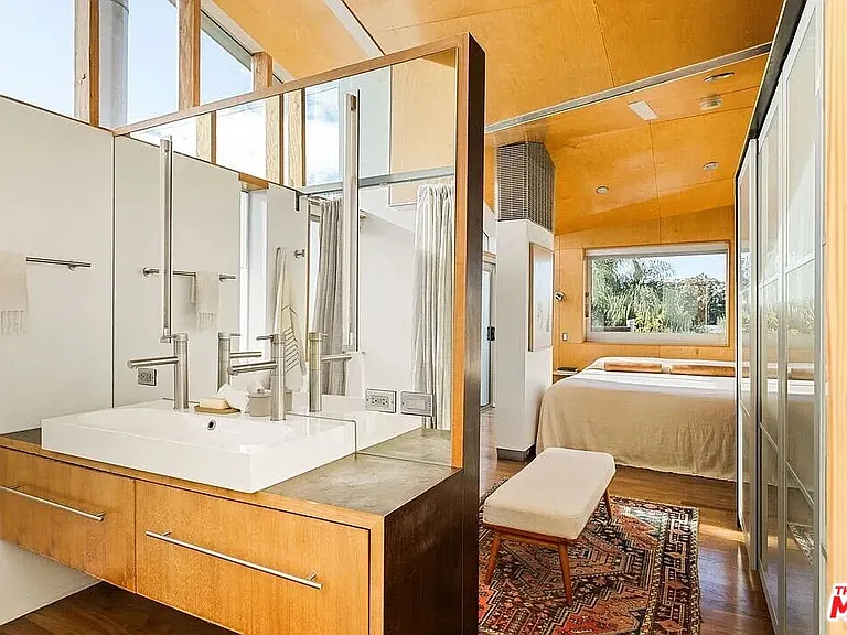 724 Superba Ave — Photo 18