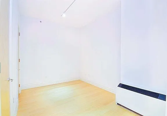 Rented by New York Casas Ltd. | media 19