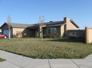 16101 W Gentry Ave, Kerman, CA 93630