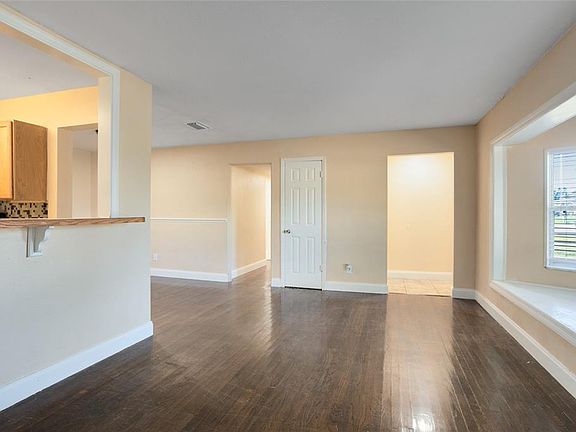 5th image of 8509 Garnet Ave